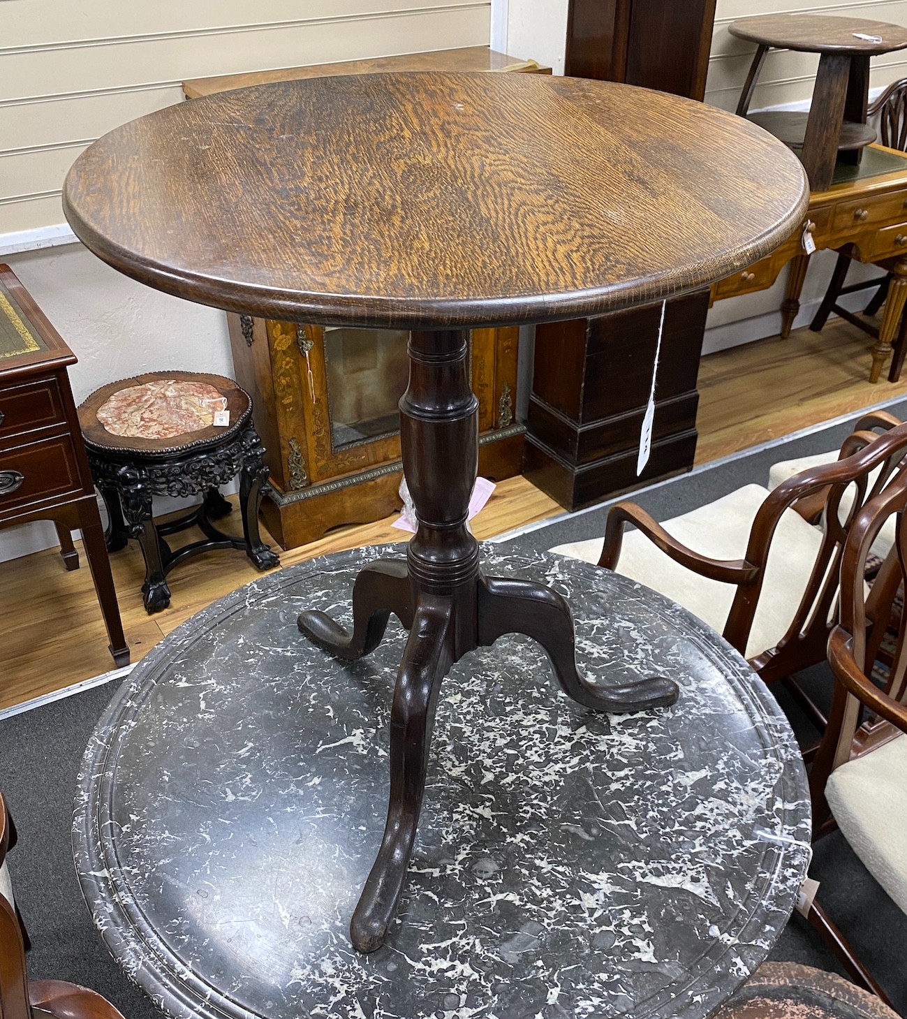 A George III circular oak tilt top tea table, diameter 62cm, height 71cm